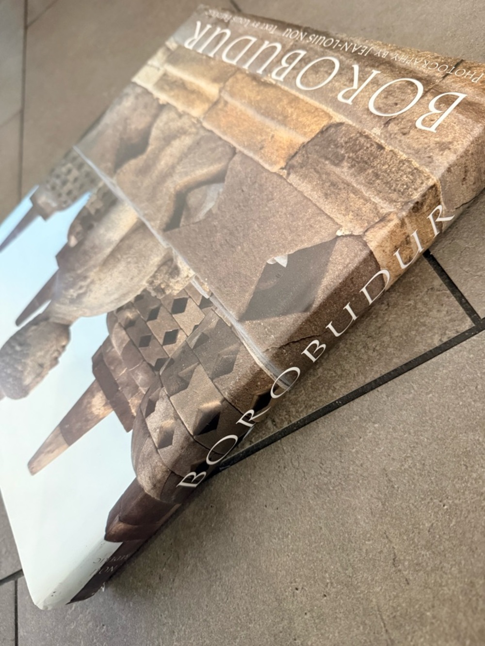 BOROBUDUR Coffee Table Book - Stone Temple Photography - Picture 4 of 7